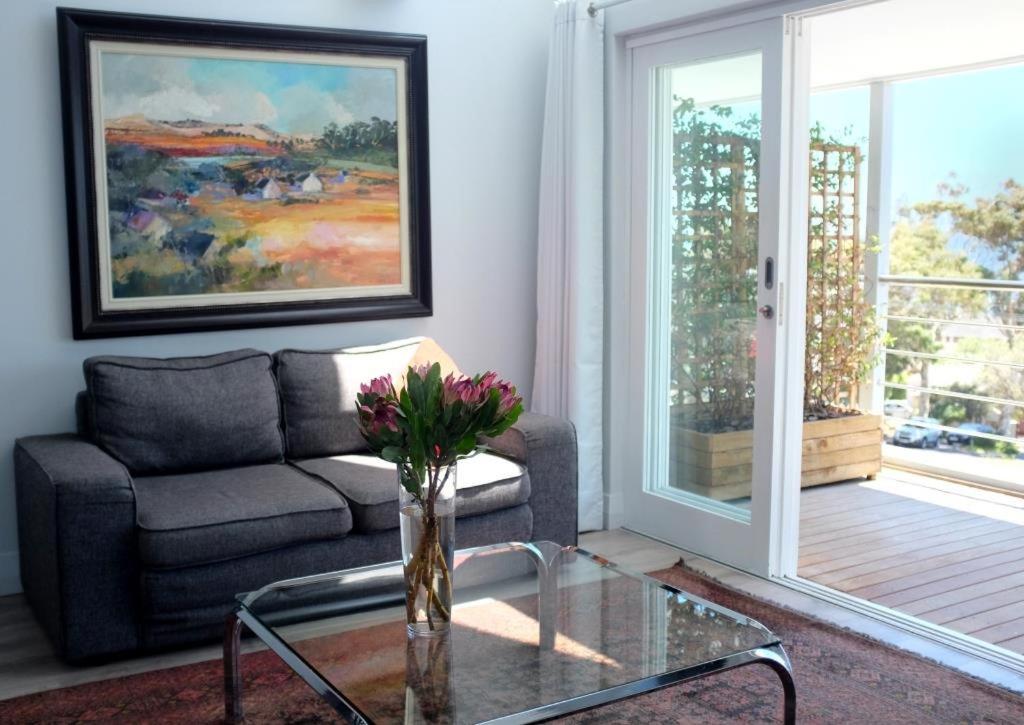 شقة Camps Bay Loft With Stunning Mountain And Ocean Views كيب تاون المظهر الخارجي الصورة